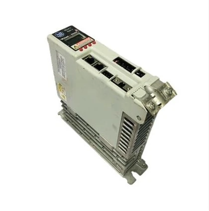 Allen-Bradley, 2198-H008-ERS, Kinetix 5500 servoaandrijving, 6,3 Amp piekstroomuitgang, 1- en 3-fasen 190 - 528 VAC-ingang
